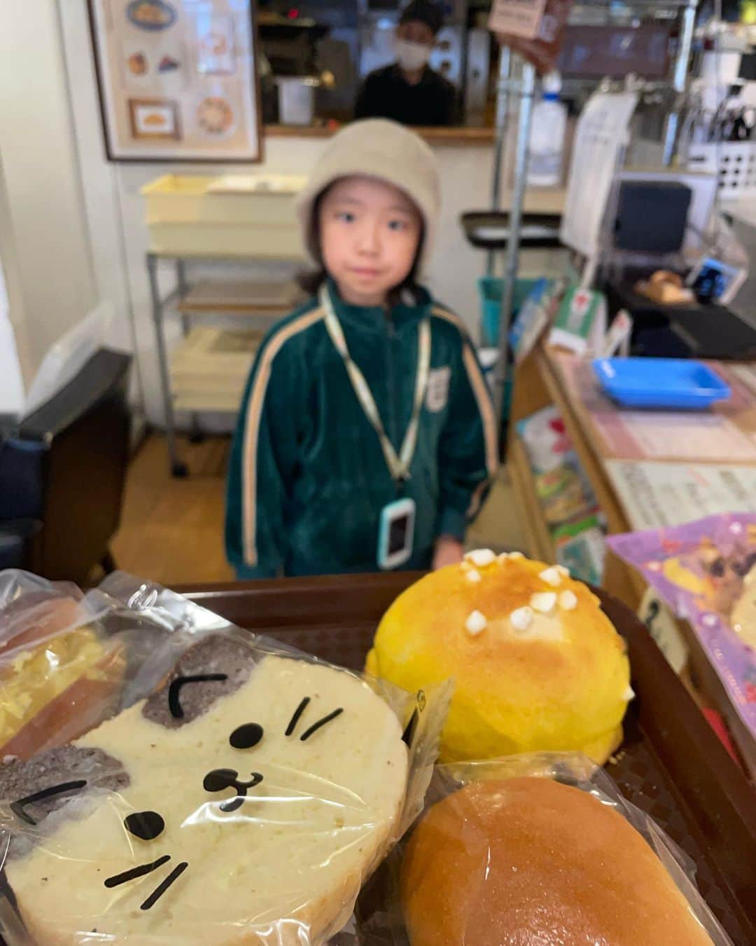 MUROのインスタグラム：「おはようございます〜☀️  娘と朝パンの買い出しに✨🥐 @shimokitazawamixture  #チャンノノ」