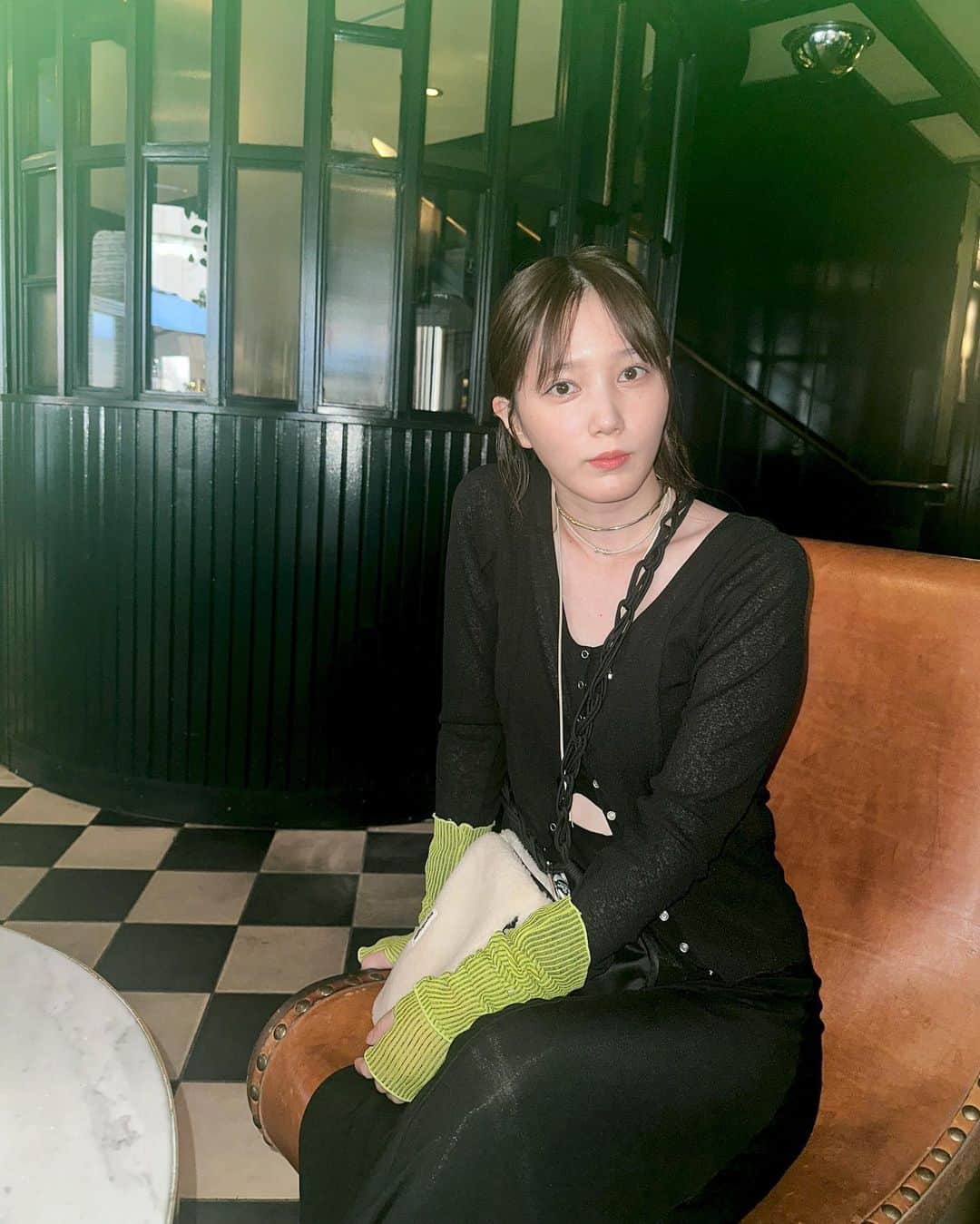 本田翼のインスタグラム：「． 足の爪って伸びなくていいよな (伸びないで欲しいの意)」