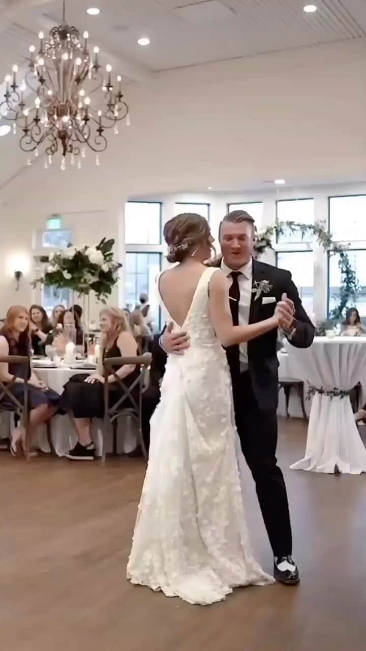WEDDING APPARELのインスタグラム：「That look on his face after she landed safely on the floor 😆  Would you trust your brother on your big day? 😬  Credits: @bridesdaydream  @meganpettusfilms  @caracfarley   #Weddings #BrotherandSister #Bride #BrideandBrother #WeddingSong #WeddingDance #SiblingsLove」