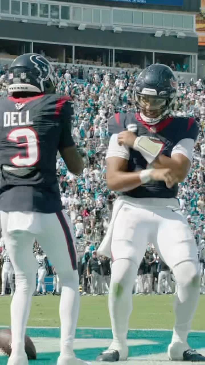 ヒューストン・テキサンズのインスタグラム：「6 days till gameday 😎」