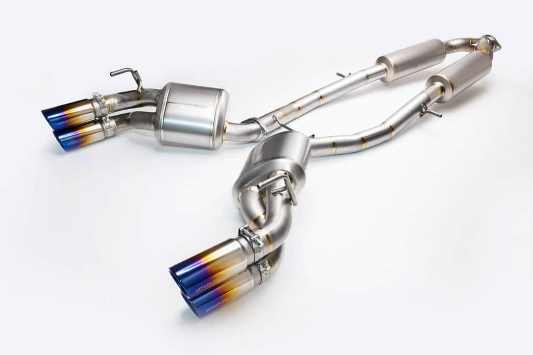 Spirits Artisanのインスタグラム：「New Artisan spirits full titanium exhaust system for 400Z(RZ34) launched! Legendary New Vertical quad tail make more New classic style made by Top quality titanium material with meister welding quality! Stay tune more update! And New body kit coming soon! USA : @evasivemotorsports @butlertire Canada : @advanced_auto_salon @otto.auto.service China : @bond_china Hong kong : @nigeljdmparts Taiwan : #車庫小舗 Russia : @suv.project Kazakhstan : @spoiler.kz Indonesia : @premierautowerkz Philippine : @jworksunlimited @artisanspiritsph Singapore : @mwsautoworks Thailand : @prodriveshop India : @racetechindia Malaysia : @donloh2007 Bahrain : @kanooperformance Kuwait : @hamad_skyline UK : @streettracklife Australia : @import_monster @traum06996 @car_life_staff @sunyard @bondosaka #bondourawa @bondtokyo @bond_omiya @bondoiimura @ysr0443 @cs.forme_1 @office_k_tokyo @artisanspiritsusa @artisan.ceravi @artisanspiritsph @artisantaiwan @artisan.nobu @artisan_spirits_canada @artisanspirits_uk #artisanspirits #artisan #asms #nissan #fairlady #400z #RZ34」