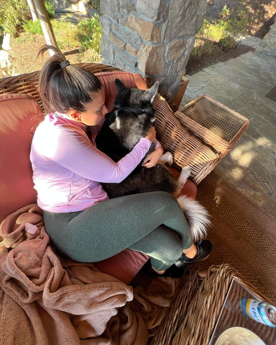 Katrin Tanja Davidsdottirさんのインスタグラム写真 - (Katrin Tanja DavidsdottirInstagram)「oops forgot to post - was busy filling my cup with my SOULSISTER 💫🍯🤎😍🍂☕️ @micha.thaddeus   The best week with my Mich here. Morning walks, sushi nights, mani pedis & girl talk with aaaaaaaaall the accompanying laughter! ILYSM」10月24日 7時51分 - katrintanja