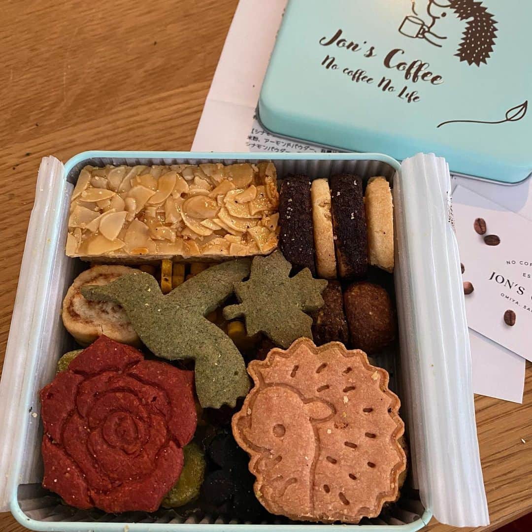 熊谷真実さんのインスタグラム写真 - (熊谷真実Instagram)「Jon’s coffeeさんからグルテンフリーのクッキー届きました。  綺麗だなぁ 一つ一つのクッキーにの，材料も付いていて安心安全。 嬉しい。  嬉しすぎる。  #熊谷真実 #jon’s coffee #グルテンフリークッキー #コーヒーが好き #基本グルテンフリー」10月24日 8時00分 - mami_kumagai310