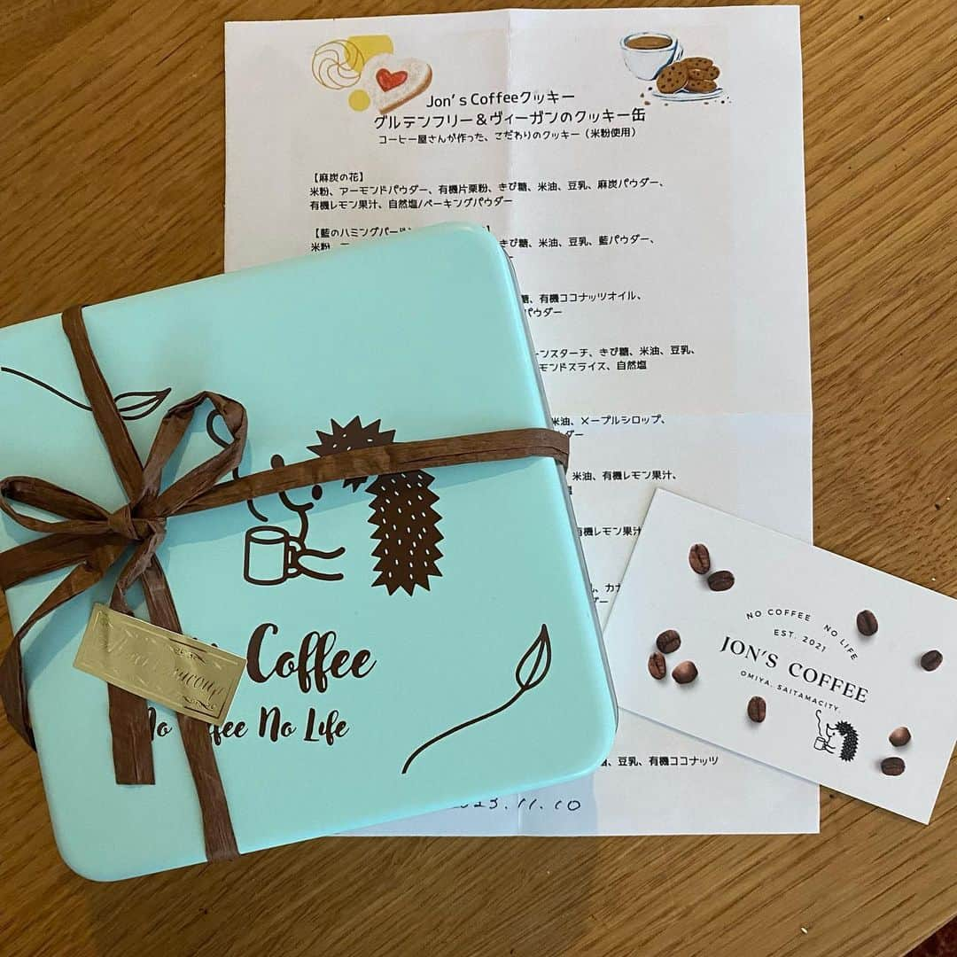 熊谷真実のインスタグラム：「Jon’s coffeeさんからグルテンフリーのクッキー届きました。  綺麗だなぁ 一つ一つのクッキーにの，材料も付いていて安心安全。 嬉しい。  嬉しすぎる。  #熊谷真実 #jon’s coffee #グルテンフリークッキー #コーヒーが好き #基本グルテンフリー」