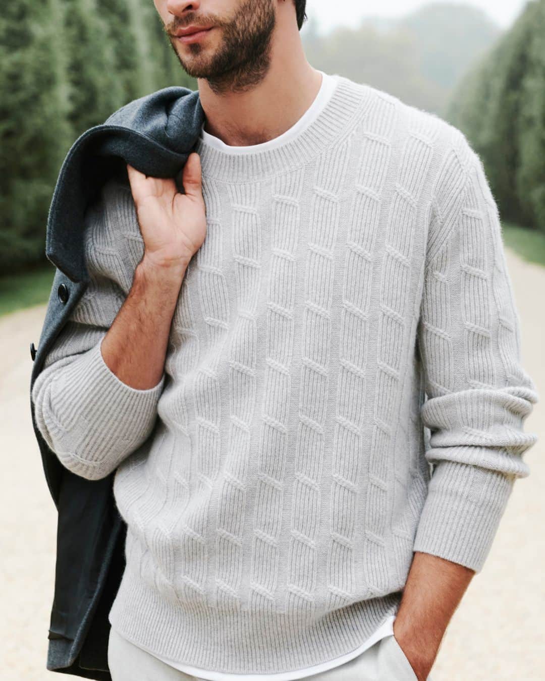 Club Monacoさんのインスタグラム写真 - (Club MonacoInstagram)「Our new Cashmere Cable Crewneck is crafted to perfection from exceptionally soft cashmere. Sweater season starts here.」10月24日 7時59分 - clubmonaco
