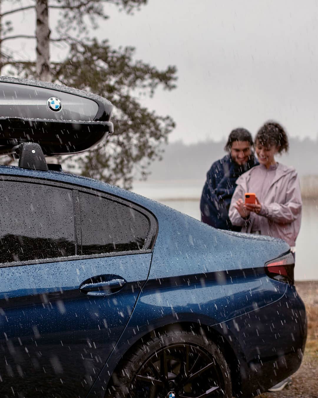 BMWのインスタグラム：「Rain or shine, always with me ❤️ The 2021 BMW 5 Series Sedan. #THE5 #5Series #BMW #originalBMWaccessories」
