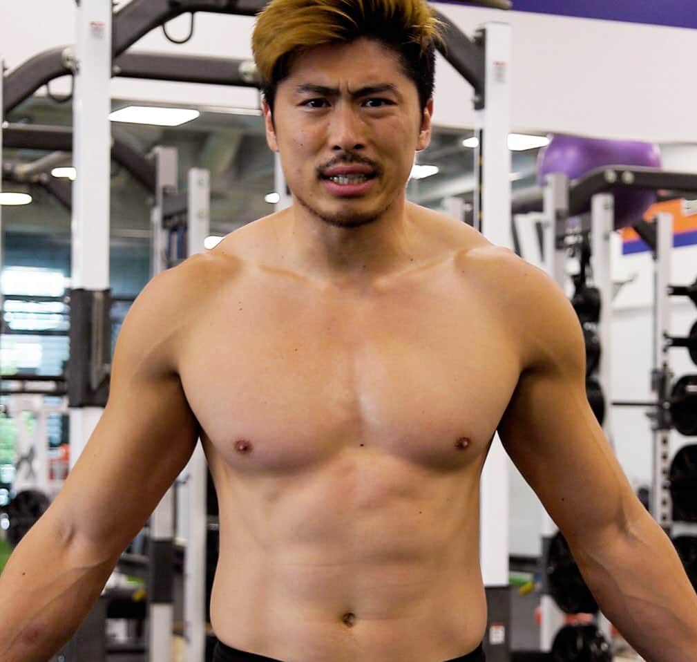 のインスタグラム：「栗原嵩本気のフィジーク化計画。 Week2 2週間が経過。毎週確実に身体が変わってきてます。 チートデーを入れて久々に好きな物食べたけど一応今のところ順調かと。 ぜひYouTubeでご視聴ください！」