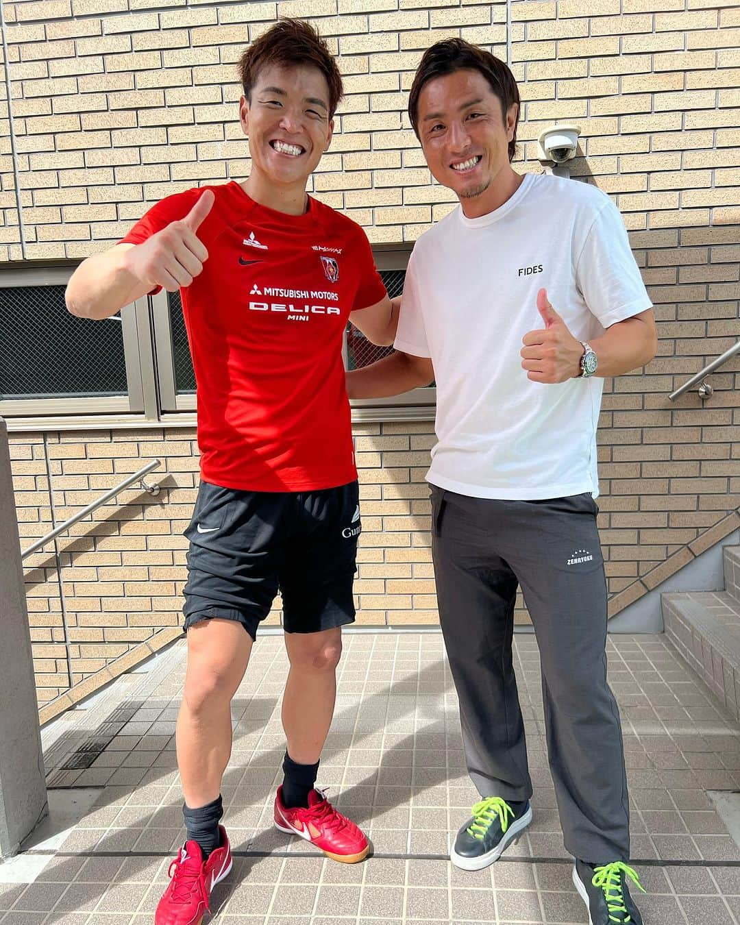 那須大亮さんのインスタグラム写真 - (那須大亮Instagram)「久しぶりの周ちゃん⚽️  何年たっても変わらない守護神‼️ 年々凄みが増してるの凄すぎる✨  浦和の守護神これからも頼みます⚽️  #西川周作 #浦和レッズ  #守護神」10月24日 8時36分 - nasudaisuke_official