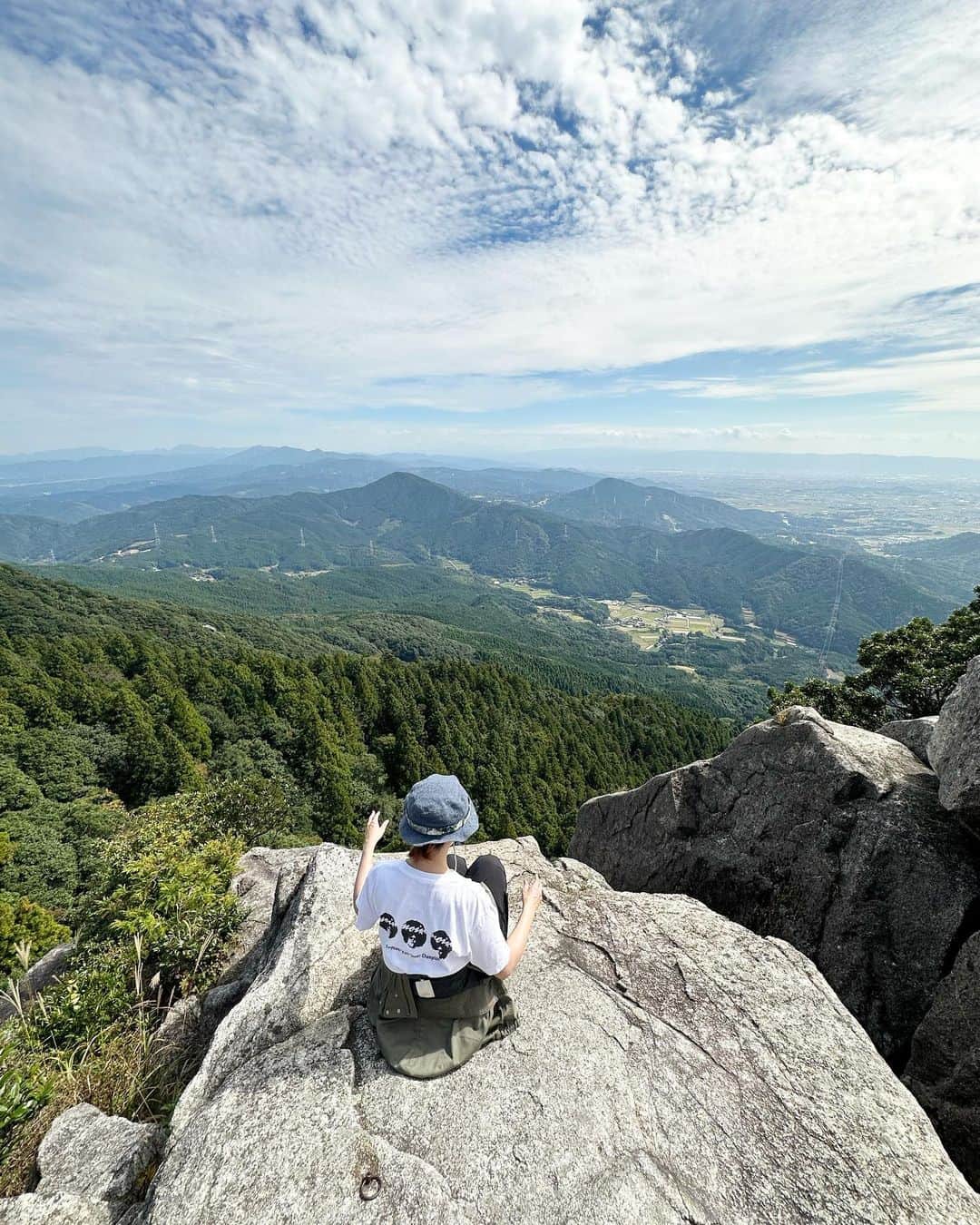 川崎優さんのインスタグラム写真 - (川崎優Instagram)「. . プライベートでほとんど写真を撮らないので、登山の写真をあげていきます⛰✨笑あずちゃんが撮ってくれる写真がいつも自然体…！  #登山」10月24日 8時30分 - yuu__noir