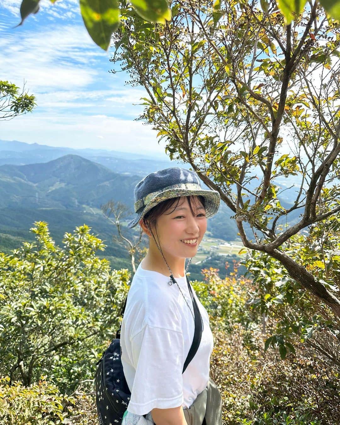 川崎優さんのインスタグラム写真 - (川崎優Instagram)「. . プライベートでほとんど写真を撮らないので、登山の写真をあげていきます⛰✨笑あずちゃんが撮ってくれる写真がいつも自然体…！  #登山」10月24日 8時30分 - yuu__noir