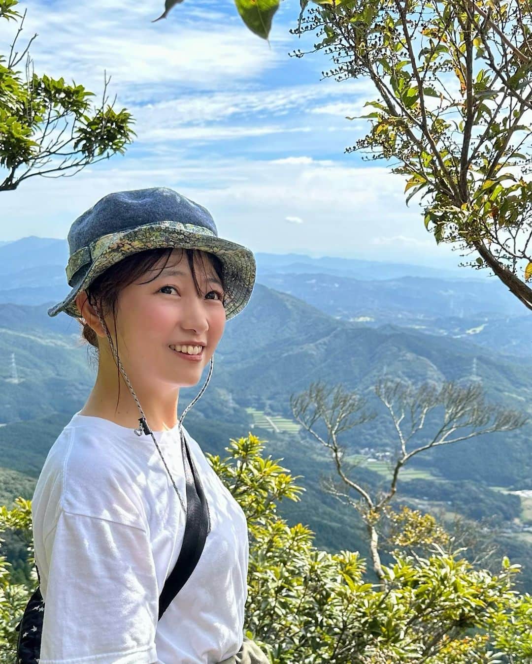川崎優のインスタグラム：「. . プライベートでほとんど写真を撮らないので、登山の写真をあげていきます⛰✨笑あずちゃんが撮ってくれる写真がいつも自然体…！  #登山」