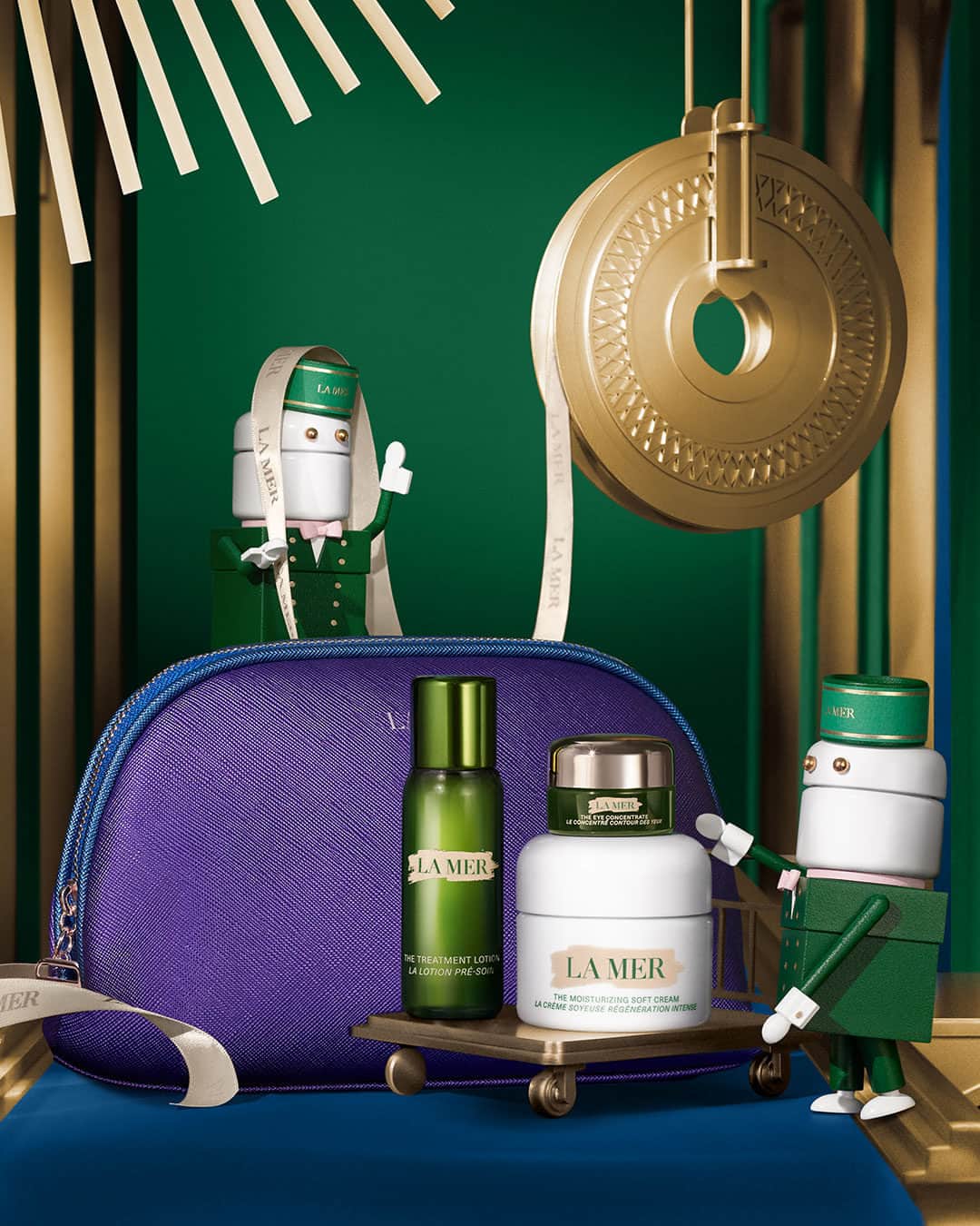 ドゥラメールのインスタグラム：「Experience the potent benefits of the visible youth-regenerating elixir, Miracle Broth™ in our exclusive Glowing Hydration Collection, a trio that includes a silky serum, sumptuous eye cream and the decadent moisturizer for a radiant, renewed look.  •The Treatment Lotion: softens, revives and preps skin for your regimen. •The Eye Concentrate: a sumptuous cream that visibly reduces dark circles, lines and wrinkles. •The Moisturizing Soft Cream: a lighter-weight cream to strengthen, soothe and protect.  #LaMer #LaMerSkincare #LoveLaMer  #LaMerTreatmentLotion #LaMerEyeConcentrate #LaMerSoftCream」