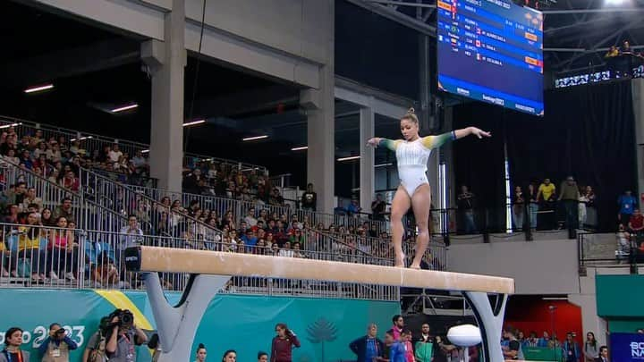 フラヴィア・サライヴァのインスタグラム：「ELA É DEMAIS! 🤸‍♂️  Olha como foi essa grande apresentação da Flavia Saraiva na trave na disputa do individual geral feminino no Pan de Santiago! 🇨🇱  Nota: 14.166! A melhor nota no aparelho e depois você já sabe: É PRATA! 🥈  Jogos Pan-americanos Santiago 2023 AO VIVO no YouTube do Time Brasil e Canal Olímpico do Brasil.  📺: YouTube.com/TimeBrasil | www.canalolimpicodobrasil.com.br  #TimeBrasil #TimeBrasilEmSantiago #Santiago2023 #GinásticaArtística」