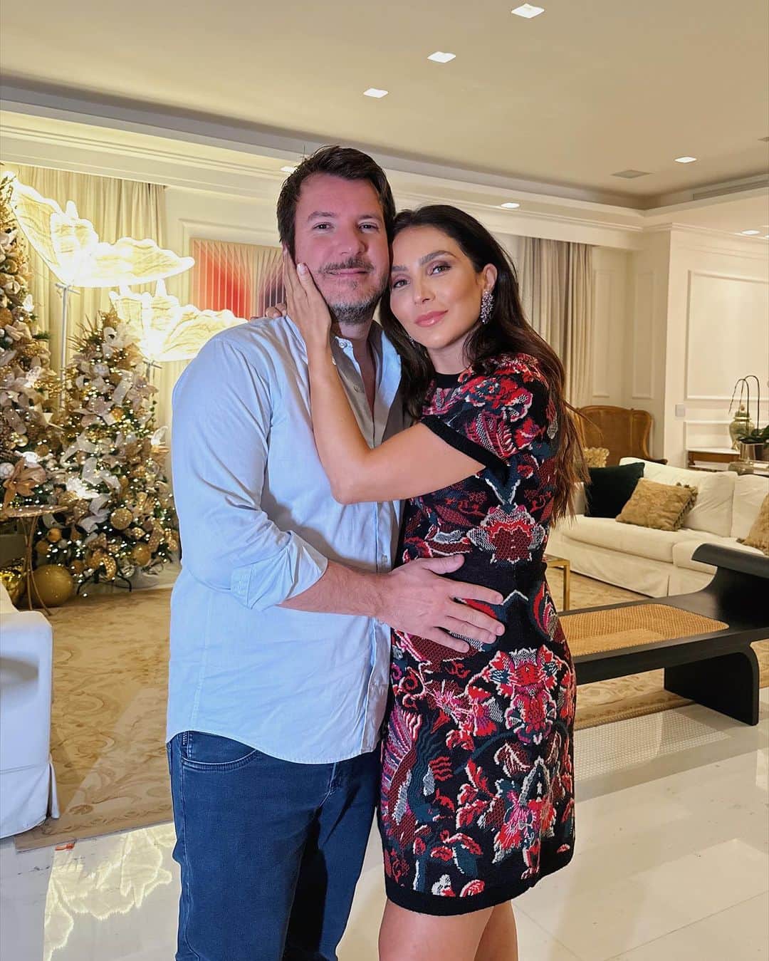 Lalá Noletoのインスタグラム：「11 anos que sou mais feliz 😍 11 anos escolhendo te fazer feliz 🥰 11 anos com o mesmo vestido 🤰🏻」