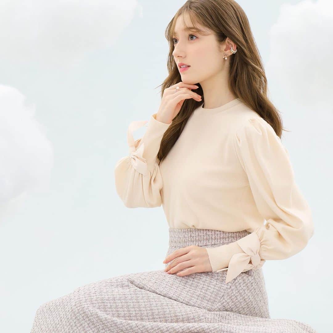 Couture brooch クチュールブローチ公式さんのインスタグラム写真 - (Couture brooch クチュールブローチ公式Instagram)「Bon perle Bon tweed ⁡ ˗˗˗˗˗˗˗˗˗˗˗˗˗˗˗˗˗˗˗˗˗˗˗˗˗˗˗˗˗˗˗˗˗˗˗˗˗˗˗˗˗˗˗˗˗˗˗˗˗˗˗˗˗˗˗˗˗˗˗˗˗˗ ⁡ 初冬のニュアンス雲空に Couture's angelが舞い降りた ⁡ オリジナルのツイード生地と パールディティールのアイテムで スタイリングされたコレクション ⁡ ⁡ knit ¥4,990 skirt ¥7,500 boots ¥8,500 ⁡ ⁡ ⁡ 特集ページは プロフィールTOPリンクよりご覧ください🔗 → @couturebrooch_official  ハイライト「special」からもご覧いただけます♪ ⁡ ˗˗˗˗˗˗˗˗˗˗˗˗˗˗˗˗˗˗˗˗˗˗˗˗˗˗˗˗˗˗˗˗˗˗˗˗˗˗˗˗˗˗˗˗˗˗˗˗˗˗˗˗˗˗˗˗˗˗˗˗˗˗˗˗˗˗˗˗˗ #couturebrooch #クチュールブローチ #2023winter  #高見え #プチプラ #フェミニン #冬 #winter  #パール #ツイード  #ニットコーデ #スカートコーデ #ブーツ #ショートブーツ」10月28日 21時00分 - couturebrooch_official