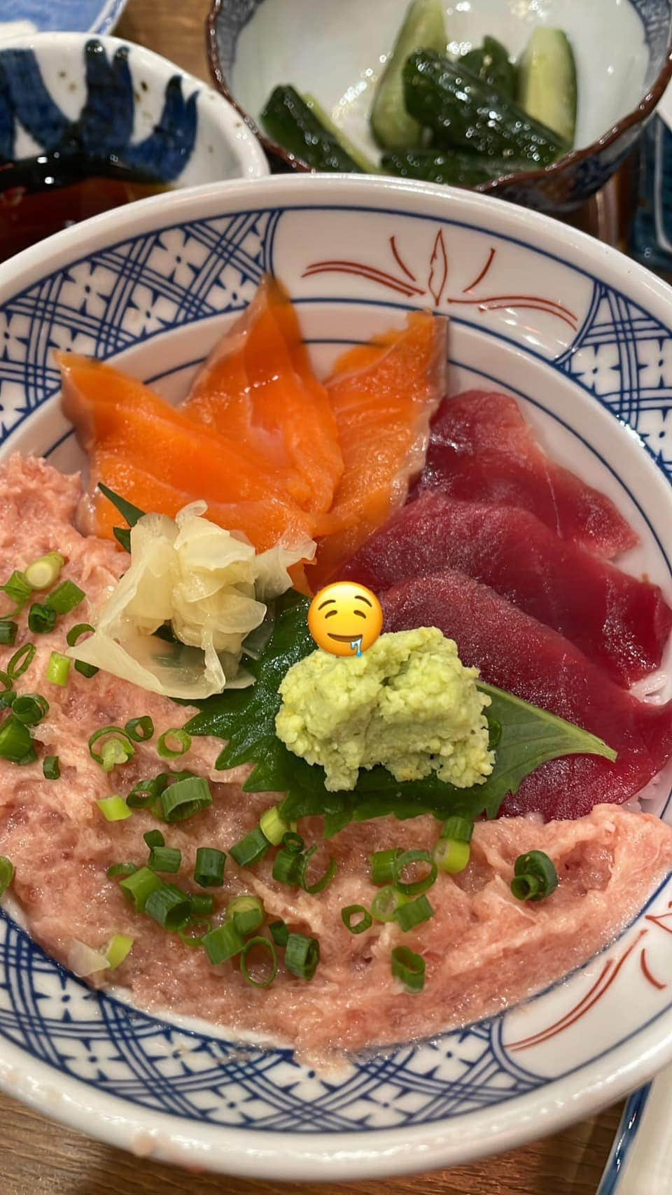 山本華世のインスタグラム：「スタッフと夜中飯。大名は5:00まで、中洲は24時間、お店によって時間は色々。 【磯丸水産】鰻もあったよ❤️」