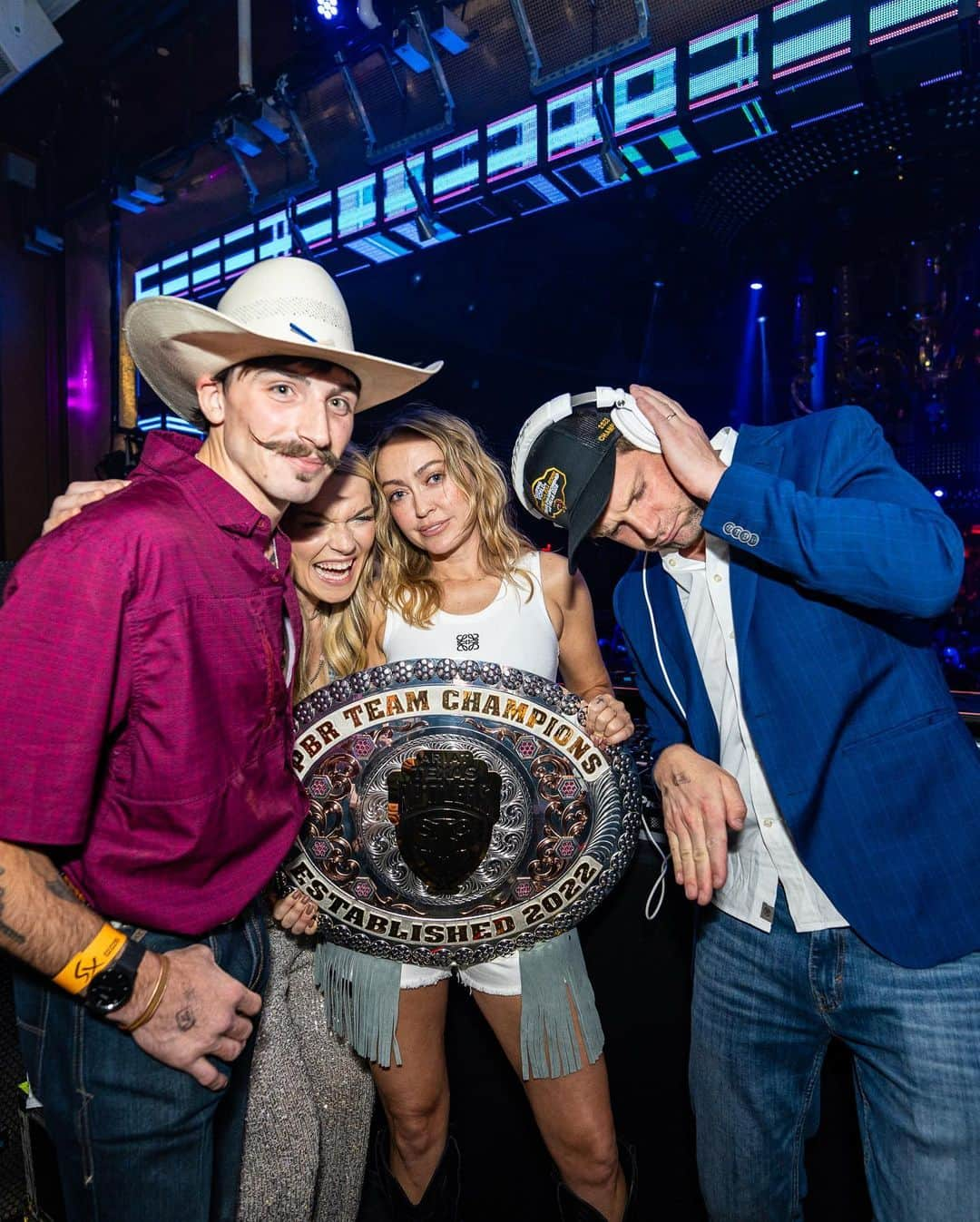 ブランディ・グレン・サイラスさんのインスタグラム写真 - (ブランディ・グレン・サイラスInstagram)「Clearly zero fun was had at the PBR Championship party last night 🤠✨   Congrats to the @texasrattlersofficial on the win! 🫶🏼」10月24日 8時58分 - brandicyrus