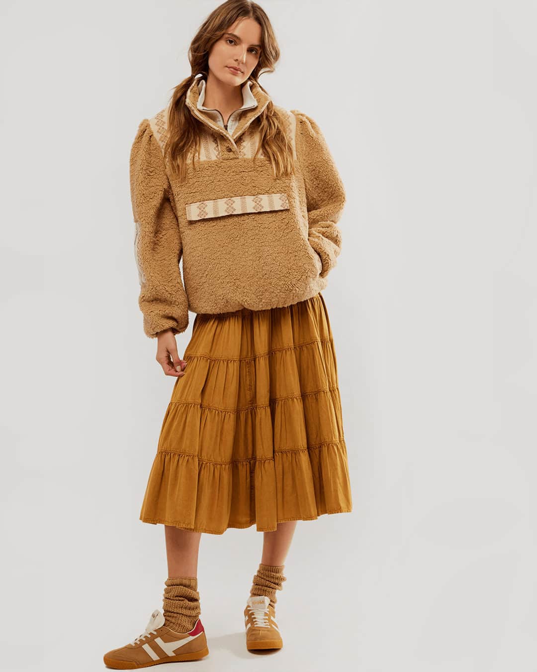 freepeopleさんのインスタグラム写真 - (freepeopleInstagram)「The perfect pair: The Driftwood Sherpa & In Full Swing Midi Skirt. Link in bio to shop them both.」10月24日 9時30分 - freepeople