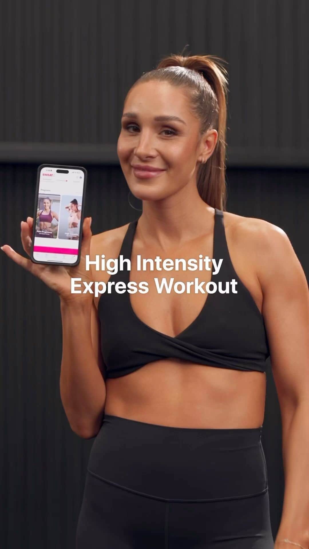 のインスタグラム：「3,2,1 ... High Intensity Express Workout!!!! 💧  ✔️ Skipping - 30 seconds ✔️ Caterpillar Walk - 30 seconds ✔️ Jump Lunge - 30 seconds ✔️ High Knees - 30 seconds ✔️ Mountain Climber - 30 seconds ✔️ Burpees - 30 seconds ✔️ Ab Bikes - 30 seconds  3 rounds with 1 minute rest between each round. YOU’VE GOT THIS!   #SweatCommunity #SweatWithKayla #HighIntensityExpressWorkout」