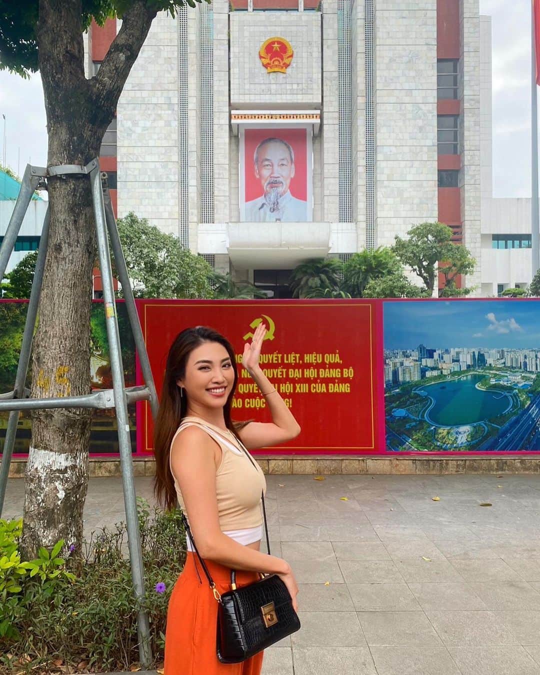 青山めぐのインスタグラム：「初ベトナム🇻🇳🇻🇳🇻🇳🇻🇳🇻🇳  Xin cảm ơn🛵💕💨💨💨  #Vietnam #Hanoi #ベトナム #ハノイ」