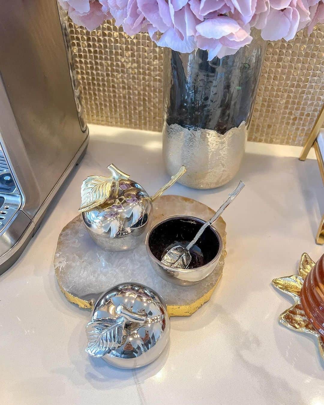さんのインスタグラム写真 - (Instagram)「Which do you prefer? Coffee or tea?☕️ 🫖 Whichever your style, we have the essentials to make the small moments magical✨ Shop your favorite restocks today at inspiremehomedecor.com link in bio.」10月24日 9時49分 - inspire_me_home_decor