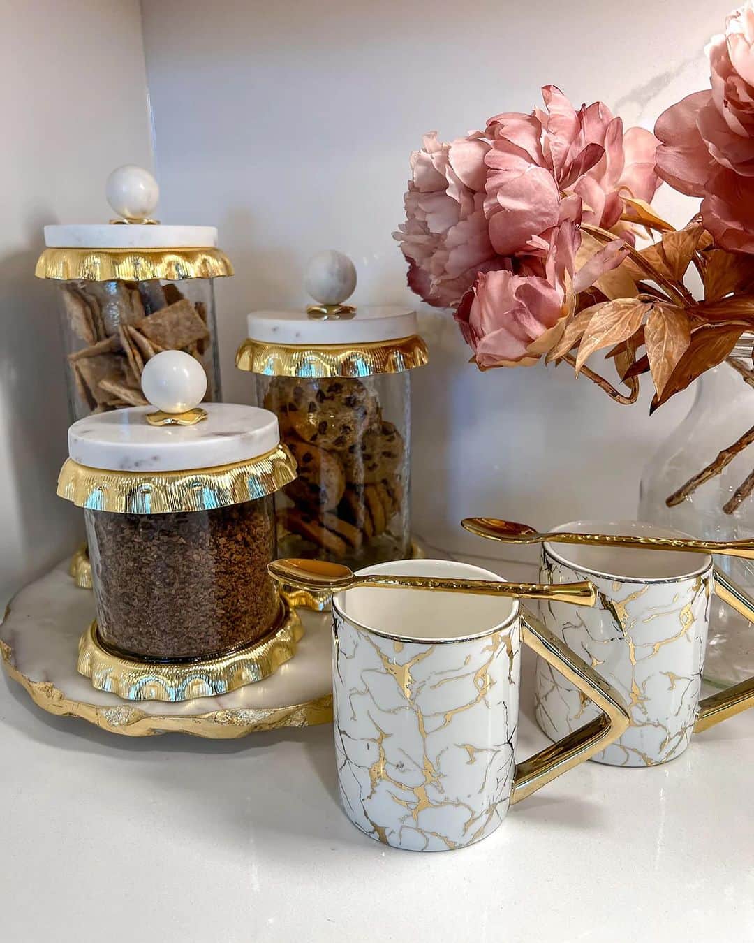 さんのインスタグラム写真 - (Instagram)「Which do you prefer? Coffee or tea?☕️ 🫖 Whichever your style, we have the essentials to make the small moments magical✨ Shop your favorite restocks today at inspiremehomedecor.com link in bio.」10月24日 9時49分 - inspire_me_home_decor