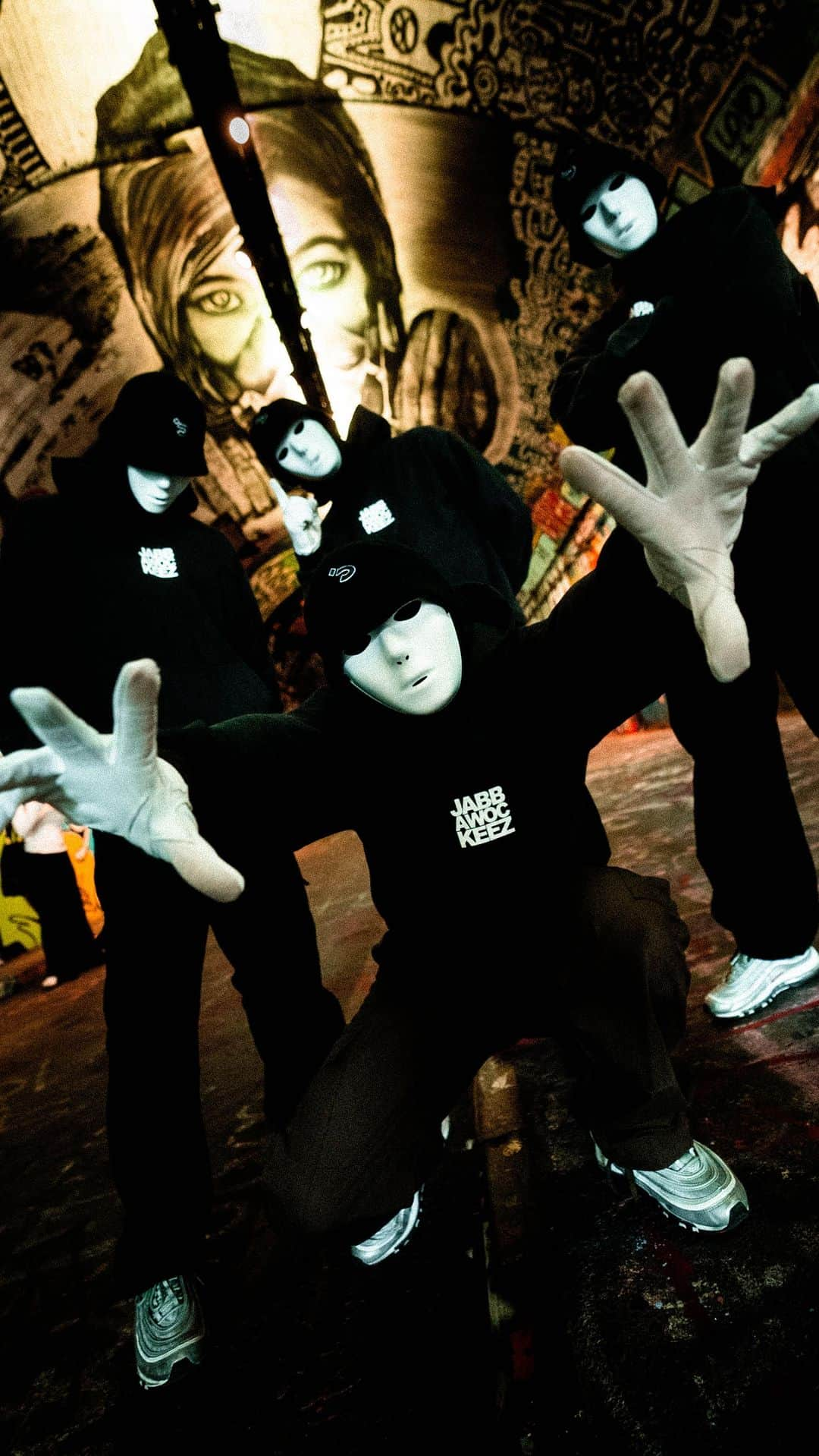 Jabbawockeezのインスタグラム：「🎶 Sprinter - Central Cee x Dave 🎶 🐉✌️  #jabbawockeez  #jabba20」