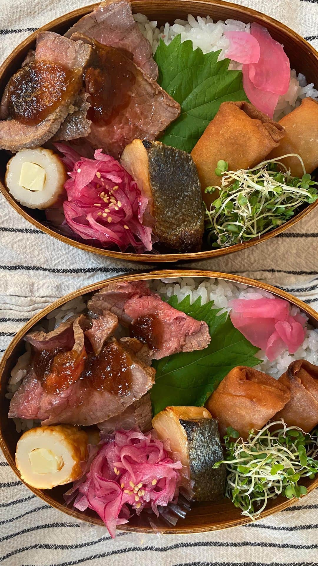 ayakoのインスタグラム：「お弁当に込める想い♡  夕飯の残りでも 冷凍食品でも 簡単なものでも  誰かが作ってくれるお弁当って 美味しいし、幸せ。  時に買うパンだって美味しい。 お金渡すことに罪悪感なんて持たなくていい。 ごめんの書き置きにありがとうと心で言った  息子達のたくさん好きなものを詰め込んで お弁当持たせてます 2人とも米粒一つ残さず食べてきてくれる それが2人が心身共に元気だって分かる バロメーターだよ  とは言えまだ火曜日 長いぜ…辛いぜ😇😇😇  #お弁当#中学生お弁当#中学生男子#lunchbox」