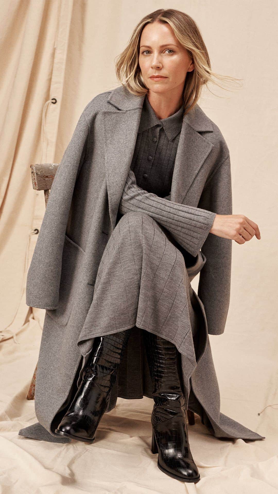 Banana Republic のインスタグラム：「A monochrome moment with @blaireadiebee, who paired our Amina Coat and Nezha Sweater Set with our favorite embossed leather accessories. #BRClassics」