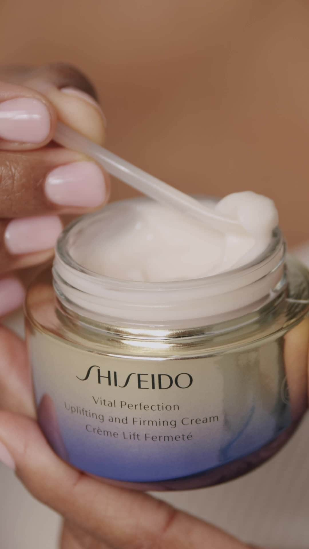 資生堂のインスタグラム：「A little glows a long way. Smooth a dollop of Vital Perfection Uplifting and Firming Cream evenly across skin morning and night for a visibly lifted look in as little as 1 week.* ⁣ ⁣ *Clinically tested on 35 women. ⁣ ⁣ #ShiseidoSkincare #VitalPerfection #PotentialHasNoAge」