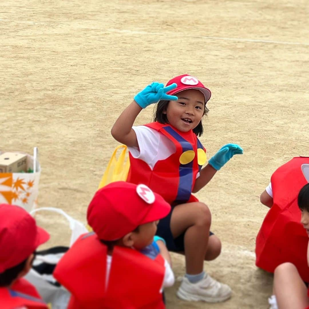 MII MAMAのインスタグラム：「. . . みいな初めての運動会🎌🏃💨 . マリオ可愛かった🍄🌟 #運動会 #小学1年生 —————————————— 🔎White Style mi mama 良かったらチャンネル登録お願いします🙇🏽‍♀️ #YouTube#ユーチューバー#主婦ユーチューバー#MIIMAMA#チャンネル登録お願いします#2児ママ#年子ママ#ギャルママ#ぎゃるまま#アラサーママ#アラサー#30代#30代ママ#ホワイトインテリア#モノトーンインテリア#シンプルな暮らし#収納#ホワイト収納#イチナナ#イチナナライバー#専属ライバー#主婦ライバー#17LIVE#主婦YouTuber#ママYouTuber#ママライバー#幼稚園ママ#小学生ママ」