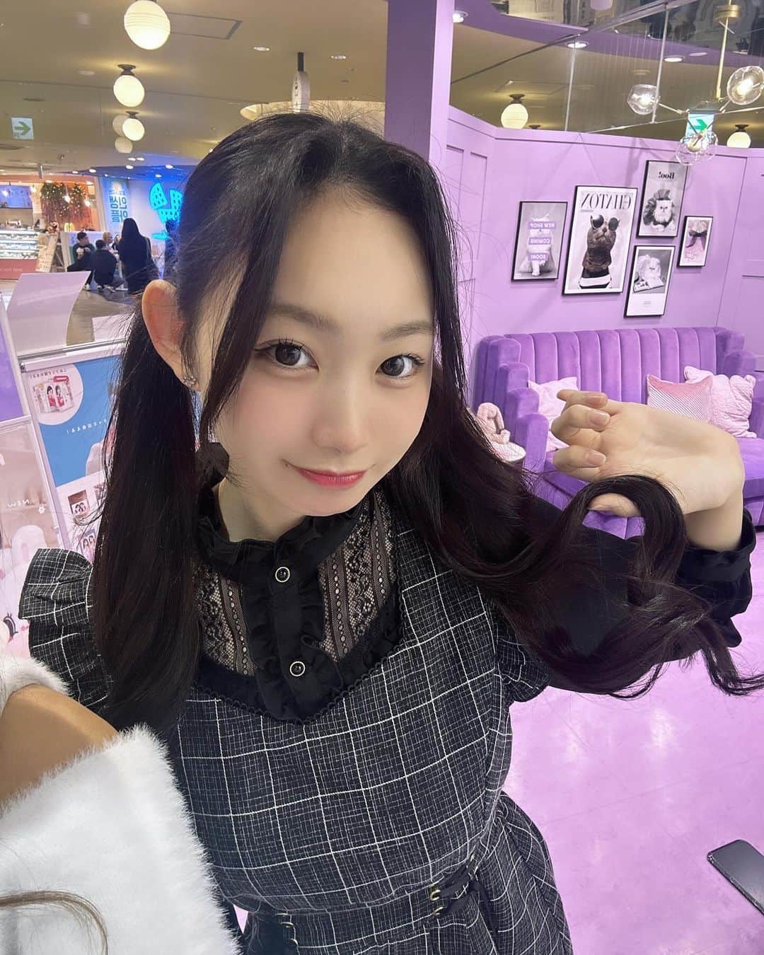 川合菖蒲のインスタグラム：「･  ツインテール似合いますか？🐱🤍   #fjk  #07  #15歳  #ツインテール」
