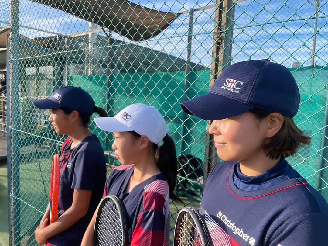 尾崎里紗のインスタグラム：「センクリ三姉妹🧢  @stchristopher.tennis  ⁡」