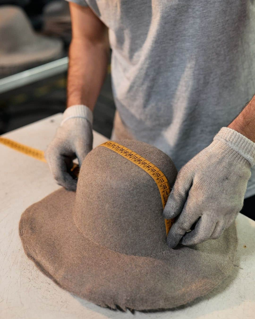 ボルサリーノさんのインスタグラム写真 - (ボルサリーノInstagram)「The Shape of You: Catch this rare shot of where all the Borsalino felt beginnings happen, at the Maison’s manufacture where each hat is handcrafted by gifted artisans aided by some special machines as seen here.  Explore more FW24 highlights now on www.borsalino.com    Ph @helmutberta   #craftsmanshipmatters #qualitymatters #Borsalinolove #feltbeginnings #MadeinItaly #bestinclass」10月24日 21時00分 - borsalino_world