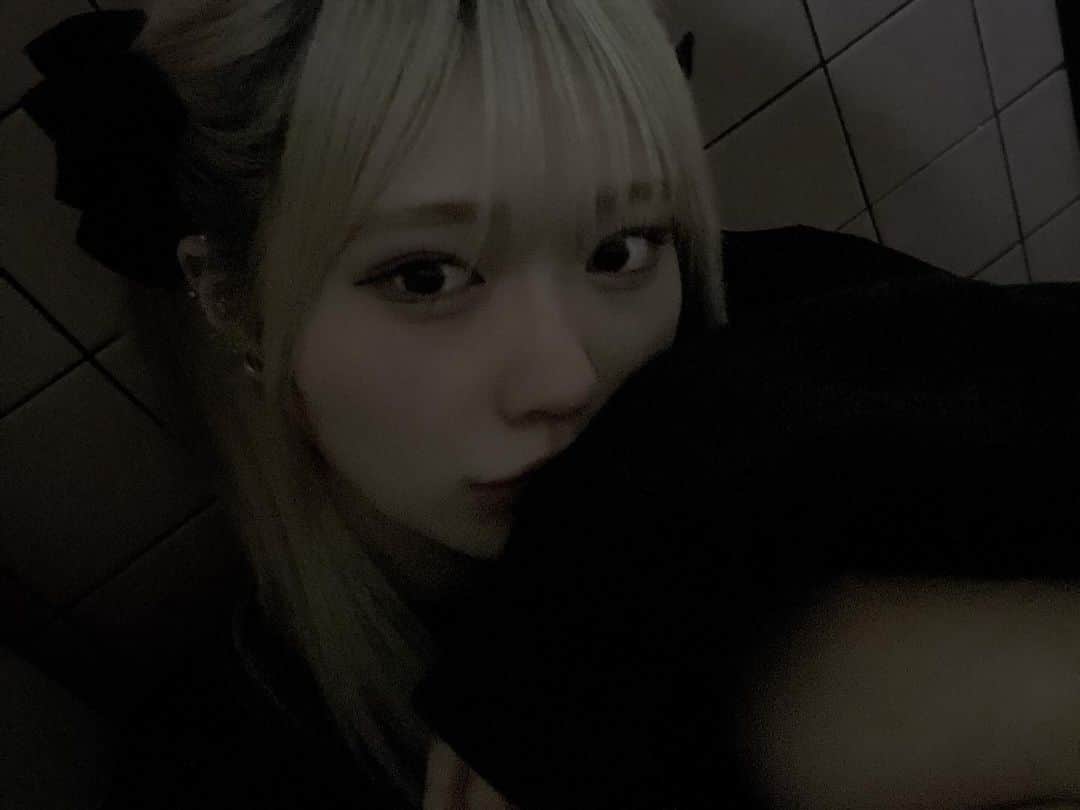 謝花南のインスタグラム：「🟰🖤」