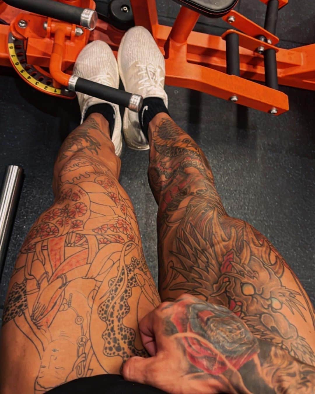 中村直輝さんのインスタグラム写真 - (中村直輝Instagram)「#tattoo#japanesetattoo#training#gym#homegym  ここからは精神力が勝負の鍵になります。 GOD達宜しく頼みます🙏」10月24日 21時02分 - _naokinakamura_