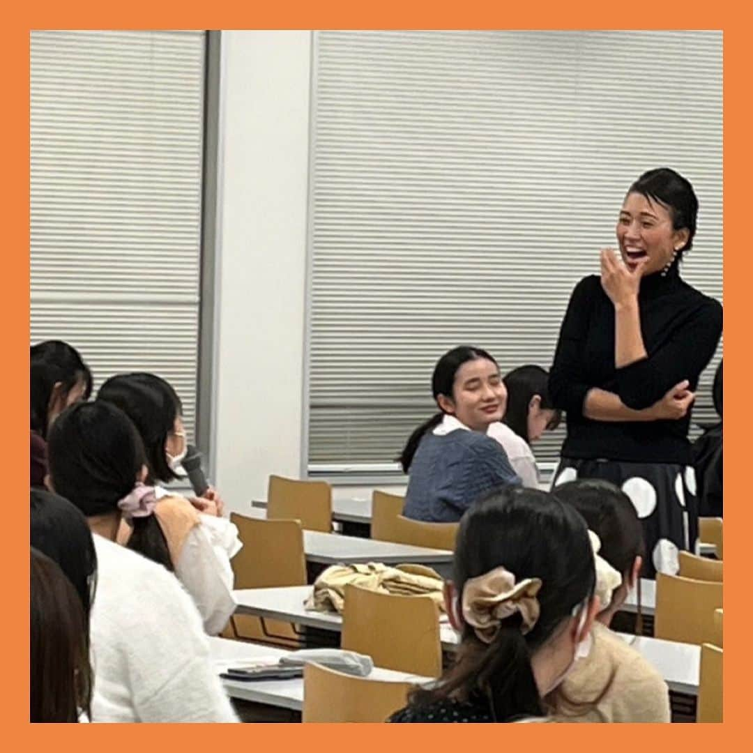 伊藤孝恵さんのインスタグラム写真 - (伊藤孝恵Instagram)「今日は母校、金城学院大学 文学部日本語日本文化学科1年生に「働くこと」について90分、4年ぶりの対面授業。 これから何処にだって行ける、何にだってなれる後輩たちには一度きりの人生、誰かの悲しみに、自分でも出来る何かを探し、重ねられる大人になっていって欲しい。  #母校 #金城学院大学 #文学部 #日本語日本文学科 #働くこと #4年ぶり #対面授業 #国民民主党 #参議院議員 #愛知県 #2児の母 #子育て #女の子ママ #伊藤孝恵 #伊藤たかえ」10月24日 21時04分 - itotakae