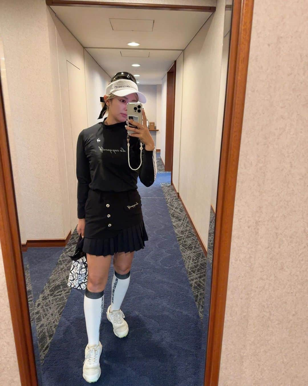 楠本彩乃 さんのインスタグラム写真 - (楠本彩乃 Instagram)「. 🖤🤍🖤🤍🖤 @lecoqsportifgolf_rijoume  かわいい Cute 귀여워👚🫶🌈 . #golf #golfswing #ゴルフスイング #골프  #골프스윙  #golfstagram  #golfer #ゴルフ #ゴルフ女子 #ゴルフスイング #ゴルフスイング動画 #スイング動画 #ゴルファー #女子ゴルファー #ゴルフ練習 #ゴルフ場 #골프  #デサントゴルフ #ゴルフウェア #ルコックゴルフ #ルコック #石岡ゴルフ倶楽部」10月24日 19時40分 - ayagolf_14