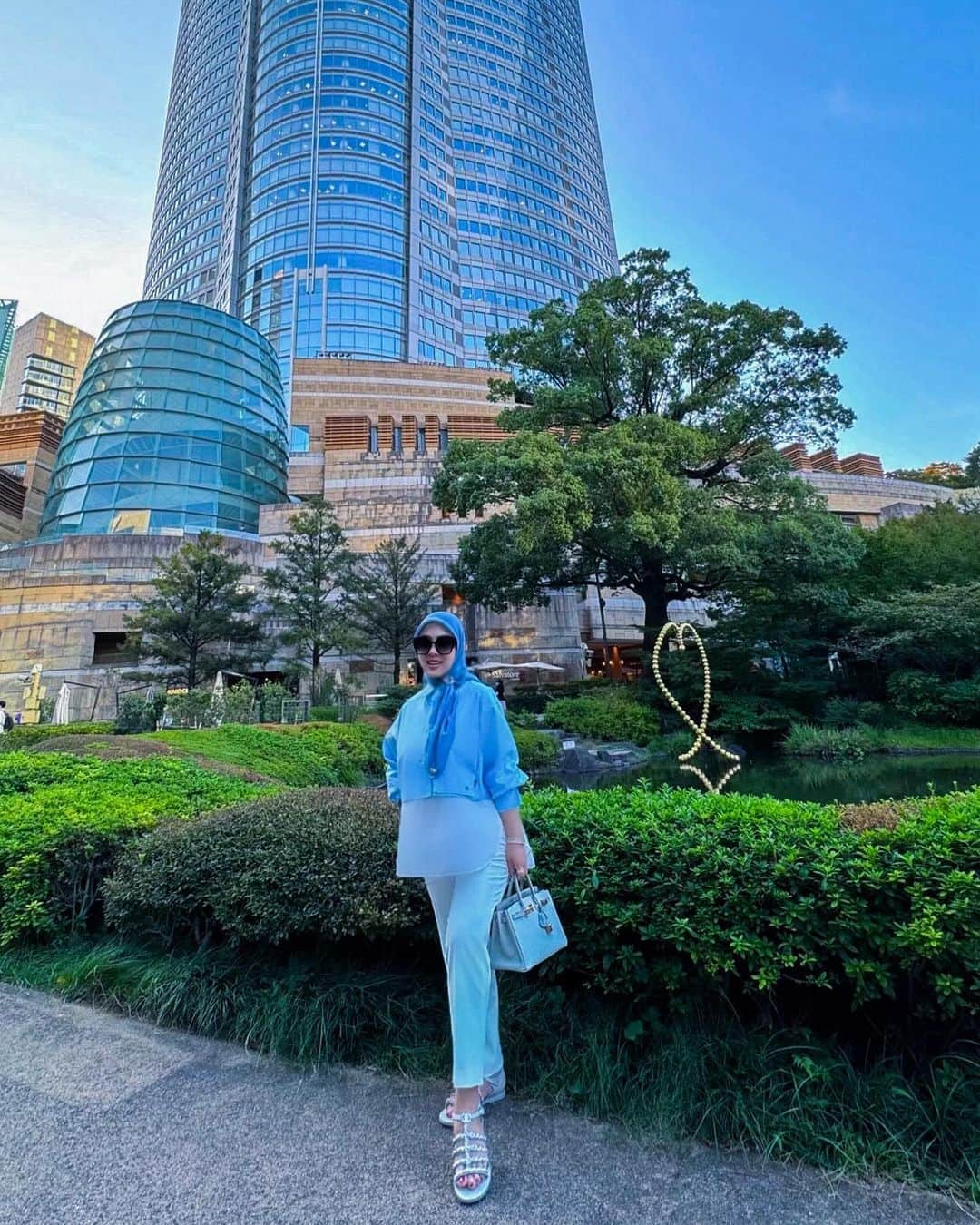 Syahriniさんのインスタグラム写真 - (SyahriniInstagram)「•  ~ Still Unpredictable Weather ln Tokyo But Summer is Over ~  _________________ ~𝓢𝓨𝓡~ _________________  #PrincesSyahrini #Tokyo_October2023」10月24日 19時35分 - princessyahrini