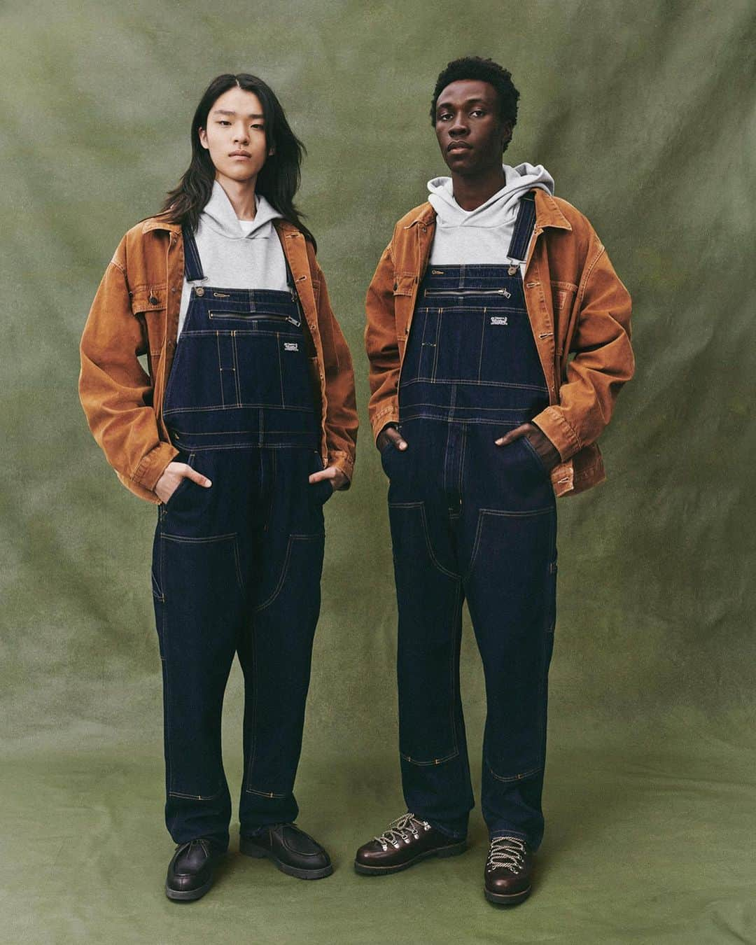 Levi's Japanのインスタグラム：「LEVI’S® WORKWEAR  WORKWEAR Overall リラックステーパードフィット、ダブルニー構造、サイドにはツールポケットも。  ※こちらのジャケットの展開はございません #Levis  #utilitypants #workwear #workwearstyle #workwearfashion #loose #リーバイス #デニム #デニムコーデ  #ルーズデニム #ワークウエア #ユーティリティ」