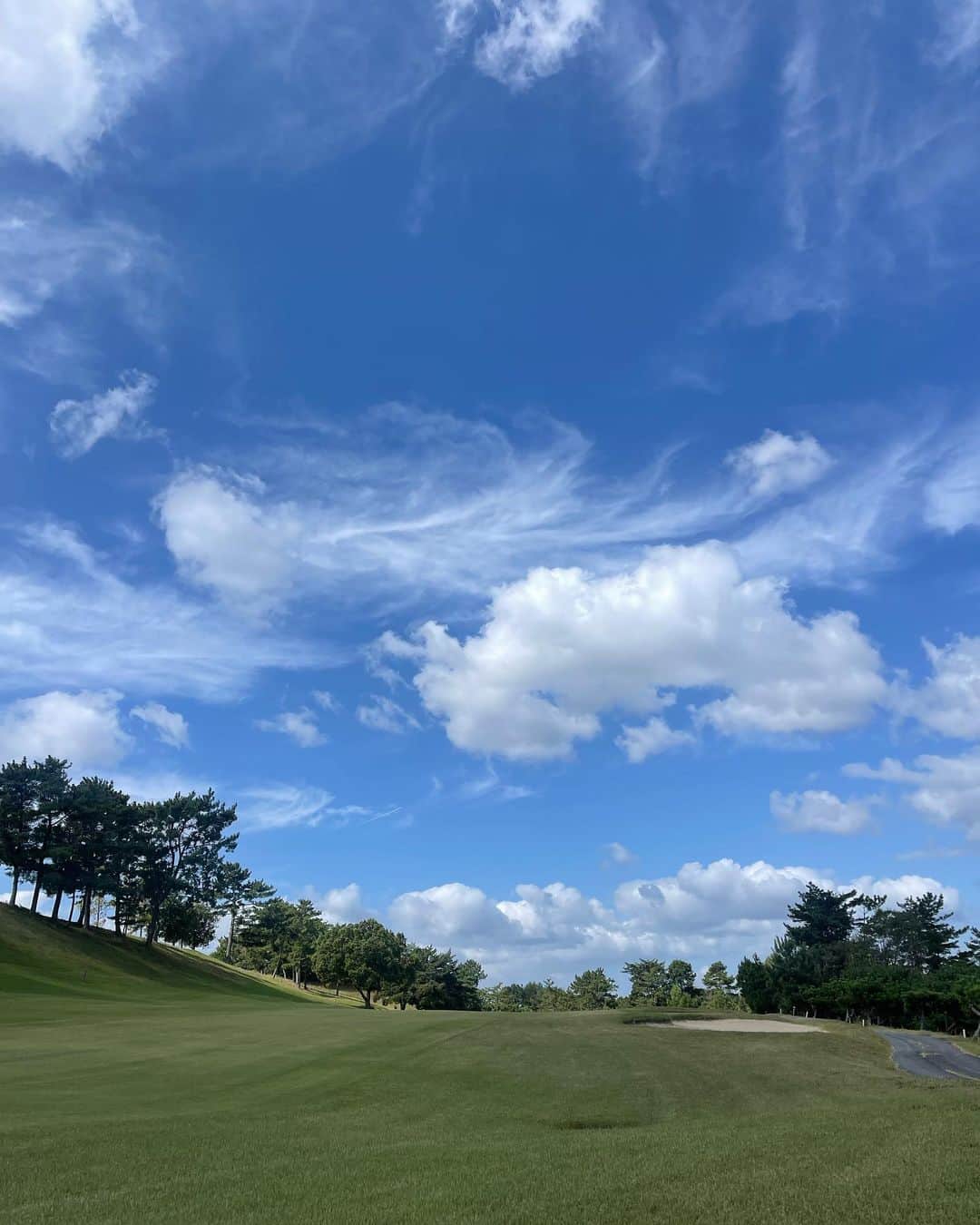 松田和佳さんのインスタグラム写真 - (松田和佳Instagram)「ゴルフ⛳️だんだん出来るようになってきて楽しい😚もっと頑張りたい〜👊🏻  #でもゴルフ場に行くと馬で走りたいなとか思っちゃう #ゴルフ初心者 #ゴルフ #ゴルフ女子 #ゴルフ場」10月24日 19時37分 - waka_matsuda