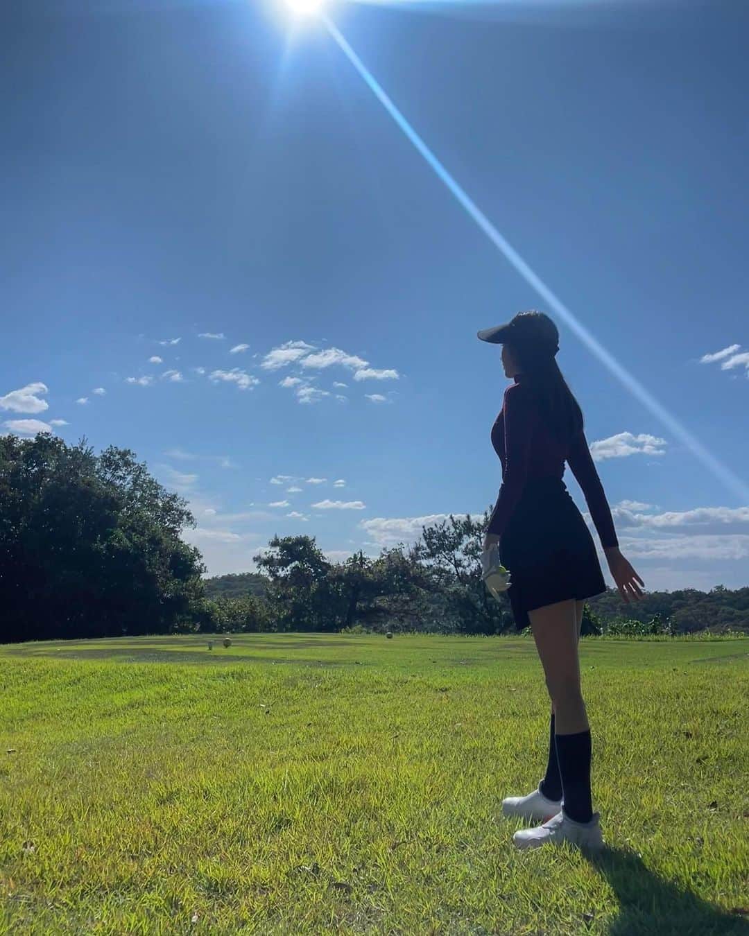 松田和佳のインスタグラム：「ゴルフ⛳️だんだん出来るようになってきて楽しい😚もっと頑張りたい〜👊🏻  #でもゴルフ場に行くと馬で走りたいなとか思っちゃう #ゴルフ初心者 #ゴルフ #ゴルフ女子 #ゴルフ場」
