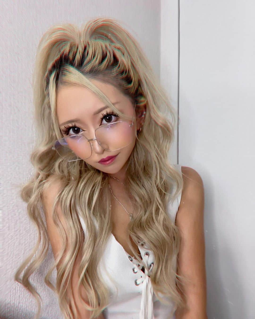 Yukariさんのインスタグラム写真 - (YukariInstagram)「🤍 🤍 🤍 こんばんはかようびっ🙉🌃 またあいてた？ごめんなちゃいな🥲🙏🏽 そして更新できてなかったシリーズ📸笑 . すっごい夏の服で季節感バグる🤣🤣 珍しくグレー系🩶のカラコンをしたの！ 〖トリコニナル〗っていうカラコン👀✨ ▶︎▶︎ @colorcon_plus )) . YouTuber ばんばんざいのるなさんが イメージモデルのカラコンだよ🫶🏽🤍 私が付けたのは〖トリコグレー〗𓂃꙳⋆ . 大人っぽいクールな印象😎！ いつもブラウン系だからなんか新鮮💡 いろんな色に挑戦したいなꔛ🦋 . カラーも6色あるからぜひCHECKしてみて✔️ どんなメイクにも合わせやすそうだった😌💞 . . #PR @colorcon_plus  #トリコニナル  #toriconinaru  #カラコンプラス  #カラコンレポ  #カラコン着画  #カラコン #カラーコンタクト  #カラーコンタクトレンズ  #カラコン紹介  #グレーカラコン  #ばんばんざい  #ばんばんざいるな  #ナチュラルカラコン  #盛れるカラコン  #ギャル  #ギャルメイク  #ぎゃる  #ぎゃう  #ハーフアップアレンジ  #ハーフアップ  #ハイトーンカラー  #めがね女子  #メガネ女子  #眼鏡女子  #gal  #gyaru」10月24日 19時38分 - xxsonchanxx