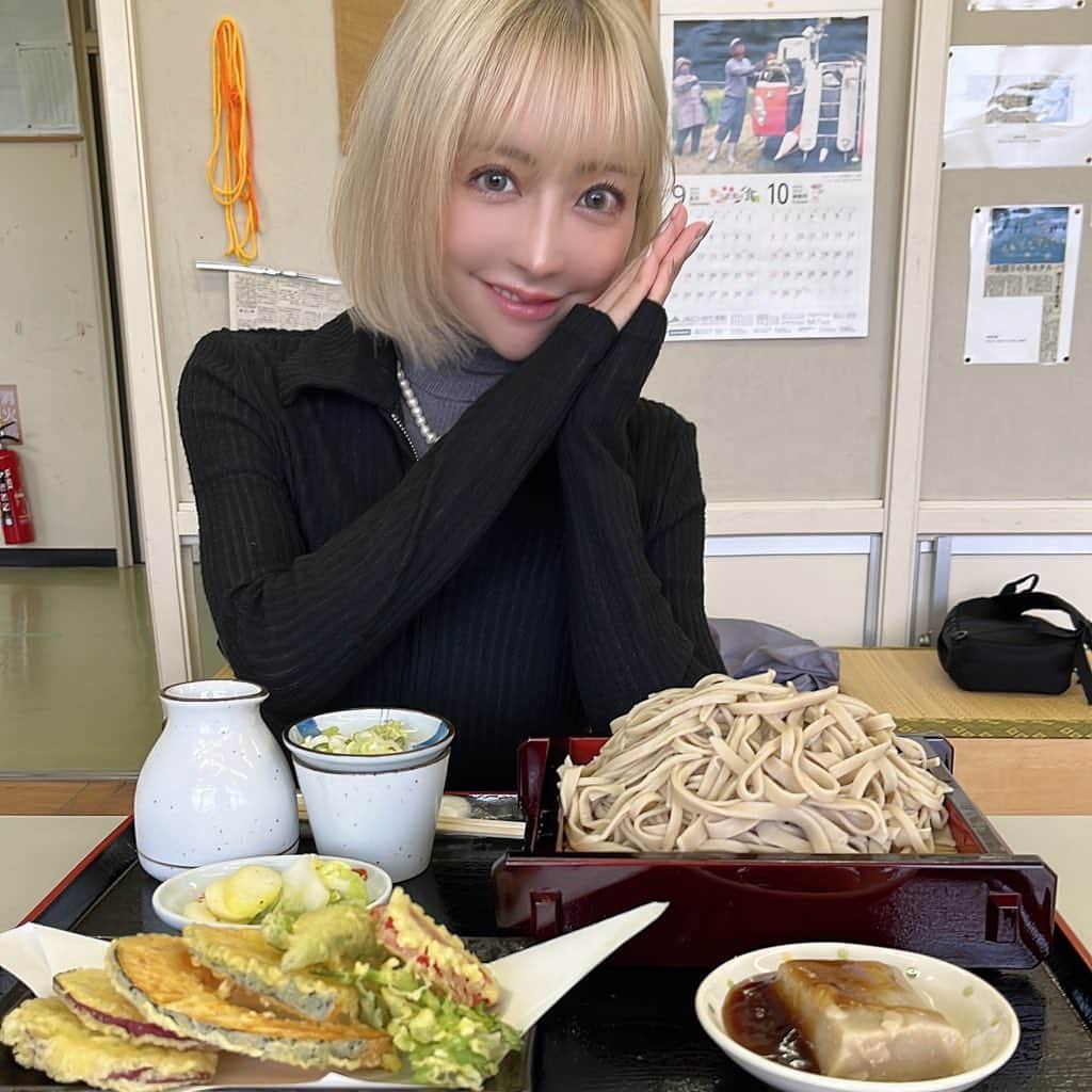 神崎りのあのインスタグラム：「いただきますっ🍚 今日は何食べた？( ˶˚ˑ˚˶ )🌸✨  自分で打ったお蕎麦も美味しいよ✨ #新潟  #りのあ米   #無加工37歳  #グラビア #年齢に見えなかったらRT #神崎りのあ #Japanesegirl #JapanesCosplayer #sexy #コスプレ #Kawaii #Cosplay #Rinoa #Kanzaki  #Sexygirl #Seikei #整形 #総額 #3000万 #Bijin #日本 #コスプレイヤー  #添い寝お姉さん #私を布教して  Instagram」