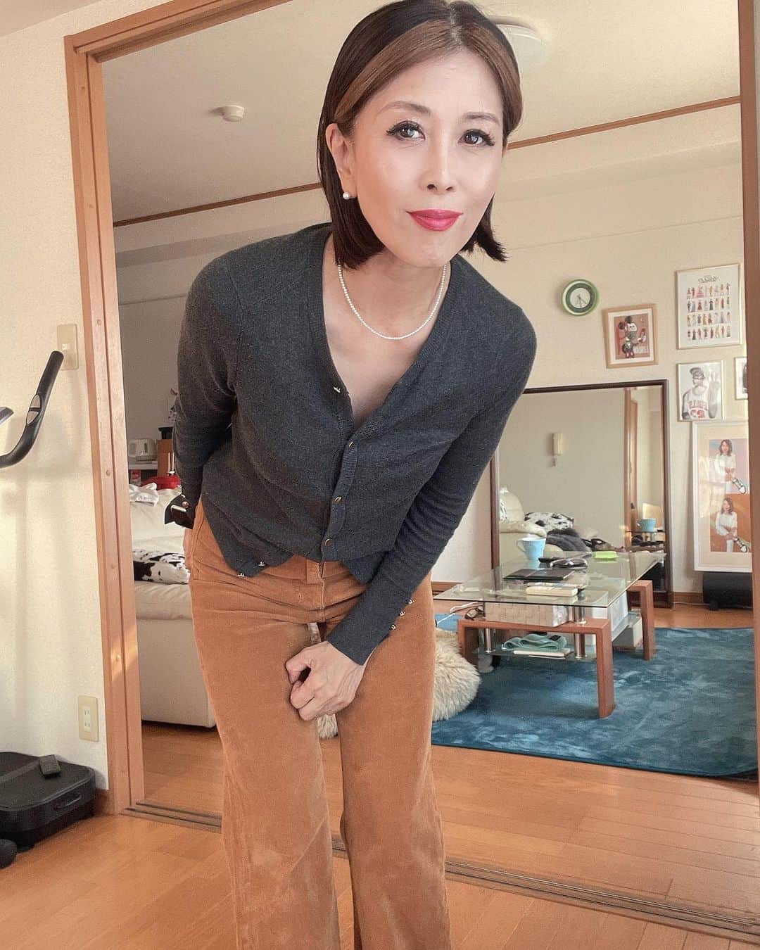 Naoko（なおこ）さんのインスタグラム写真 - (Naoko（なおこ）Instagram)「🏋🏽‍♀️ 🏋🏽‍♀️ 🏋🏽‍♀️ 急に寒くなりましたね。  昨日から カーペットをひき 冬用おふとんに 変え 衣替えも軽くやりました。  いろいろと 移りゆく季節  環境 変えてみようかな  一歩踏み出す🦵🏻  #筋トレ女子 #フィットネス女子#フィットネス#Fitness#筋トレ女子と繋がりたい #筋トレ好き#筋トレ好きと繋がりたい#減量 #くびれ#美ボディ #アラフィフ#アラフィフコーデ#ボディメイク #50代#健康 #熊本 #kumamoto」10月24日 19時45分 - smile_naohibi