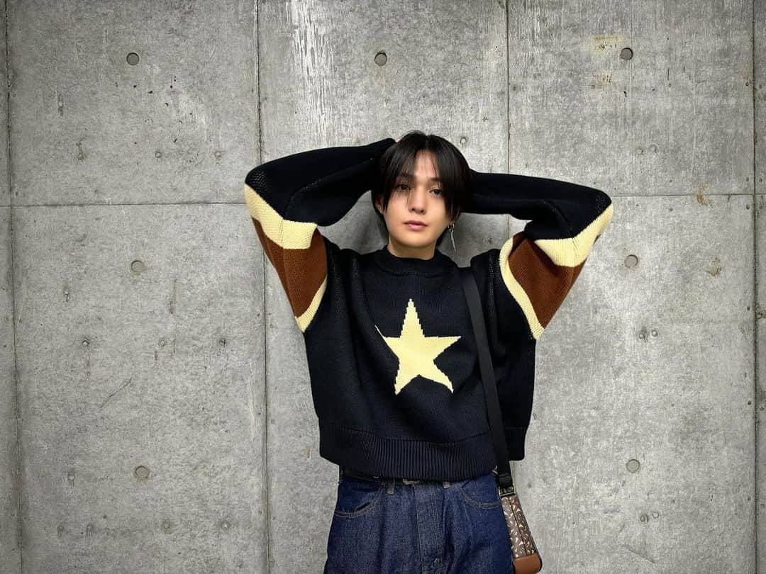 のインスタグラム：「・ おニットの季節☆  @ambergleam_official」