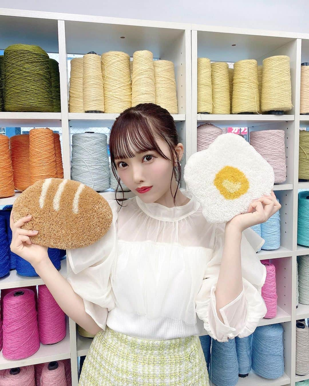 落合希来里さんのインスタグラム写真 - (落合希来里Instagram)「🥖🥖🥖  人生初タフティング〜〜!! 自分で3色選んで作ったフランスパンが 美味しそうにできていい香りもした気がする…¨̮(動画) スタッフさんも 美味しそう!!って褒めてくださって とってもにこにこほんわかな空間だった |´-`)  パンは世界を平和にするね〜〜🥖」10月24日 19時47分 - _ochiaikirari_