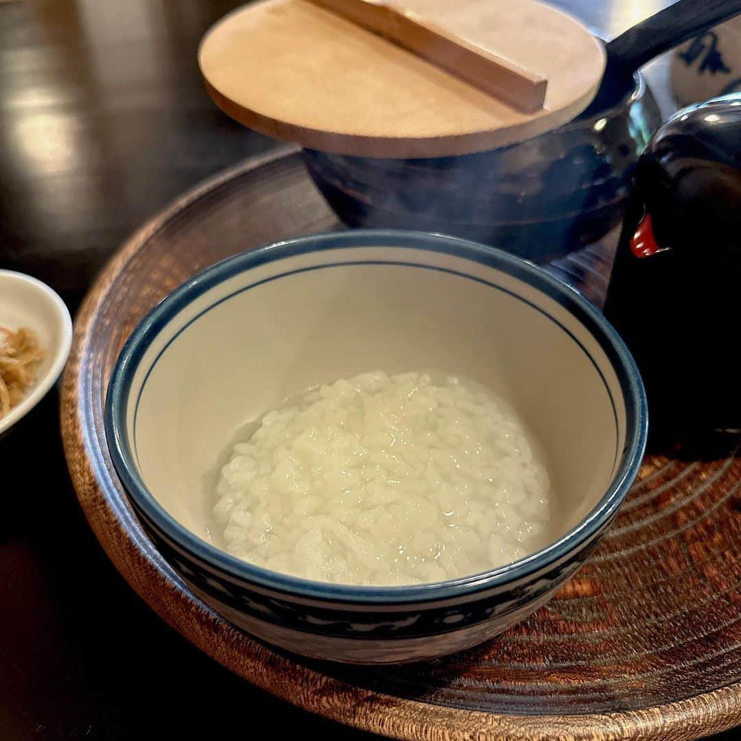 休日課長さんのインスタグラム写真 - (休日課長Instagram)「京都ひとり朝食 その1。瓢亭別館で朝粥。朝8:00に京都入りして直行。一日のスタートにぴったり。優しくて楽しい。出汁のおいしさにうっとり。追加で頼んだ自家製ジンジャエールも。満たされます。ごちそうさまでした！  #京都 #ひとりごはん #朝ごはん #朝がゆ #瓢亭別館」10月24日 19時57分 - kyujitsu_kacho