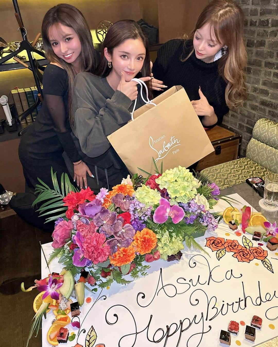 向日葵レイラのインスタグラム：「HappBirthday💛💛 毎年安定のメンツでお祝い幸せ👾✨」
