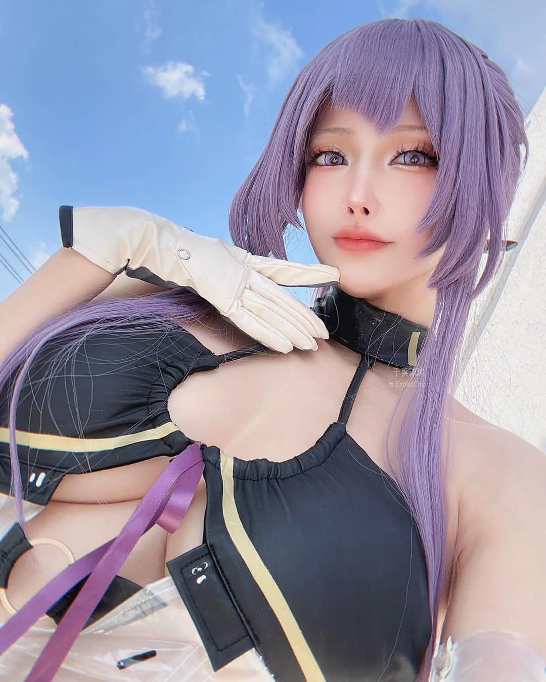 EROKOのインスタグラム：「So hot today! ☀️」